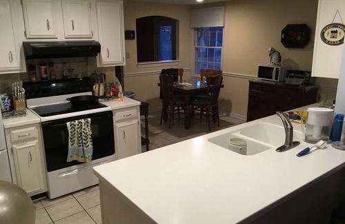 Charlotte House | Warm 3 BR Cozy Ranch in Friendly South Charlotte