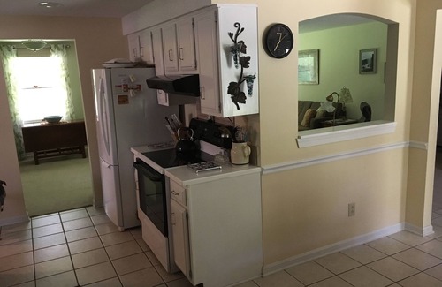 Charlotte House | Warm 3 BR Cozy Ranch in Friendly South Charlotte
