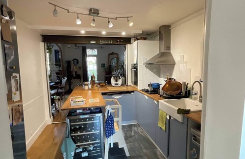 Villenave-d'Ornon House | Warm and colorful townhouse