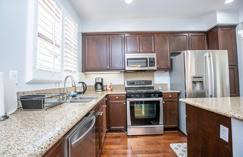 Claremont House | Warm and Comfortable in a Prime Location 3br/3.5ba