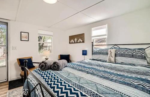 Mountain View House | Warm and Cool 1BR house W Denver