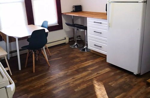 West Allis Apartment | Warm And Cozy 2BR Upper - Near Brewers and Statefair