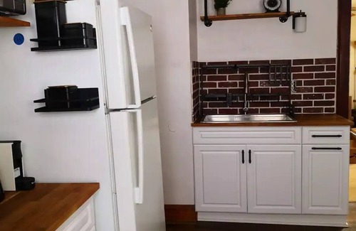 West Allis Apartment | Warm And Cozy 2BR Upper - Near Brewers and Statefair