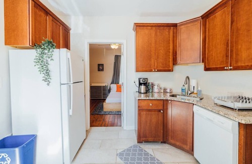 Detroit Apartment | Warm and Cozy 3 Bedroom Flat | Street Parking