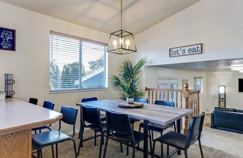 West Jordan House | Warm and Cozy Home with Hot tub