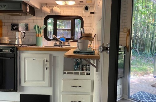 Asheville House | Warm and Cozy, Vintage, Camper 8 Minutes from the heart of Asheville