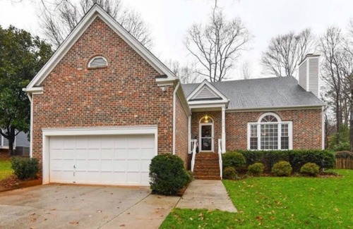 Greensboro House | Warm and Inviting Home in NW Greensboro