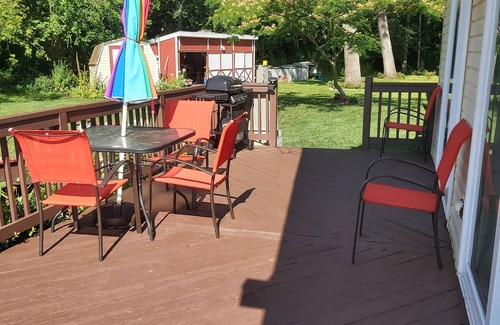 Green Creek House | Warm and modern vacation home, great for single or multi family