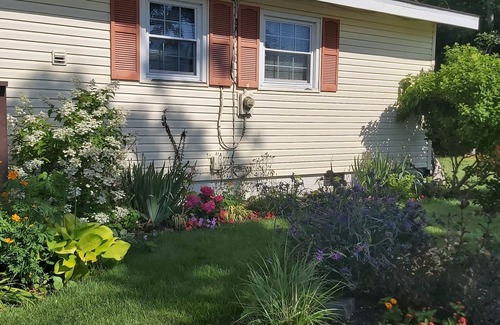 Green Creek House | Warm and modern vacation home, great for single or multi family