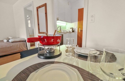 Lens Apartment | Warm and peaceful studio
