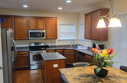 Prosperity Church Road House | Warm and Private 5-bedroom house with AC in Charlotte
