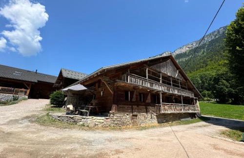 Abondance Ski Chalet | Warm and Stylish Boutique Lodge L'Etoile de Savoie