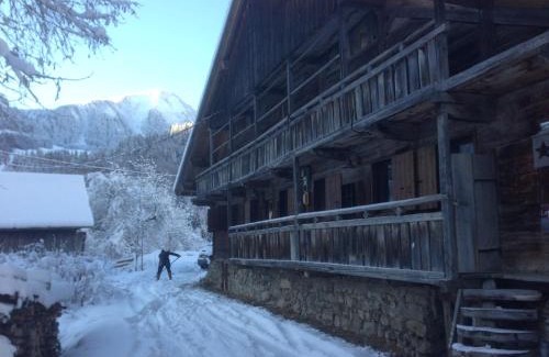 Abondance Ski Chalet | Warm and Stylish Boutique Lodge L'Etoile de Savoie