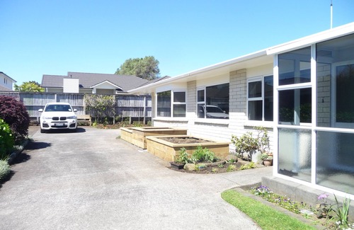 New Plymouth House | Warm and welcoming on Whiteley