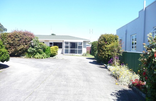 New Plymouth House | Warm and welcoming on Whiteley