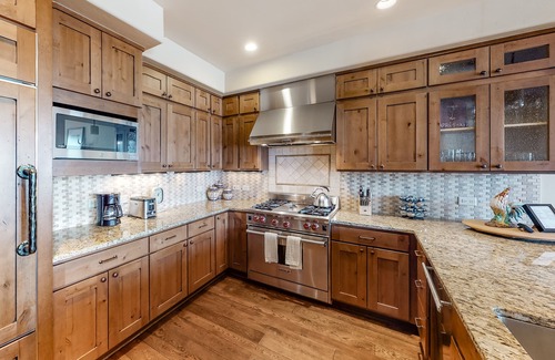 Mountain Village Condo | Warm & comfortable mountain condo in ski-in/out complex with balcony