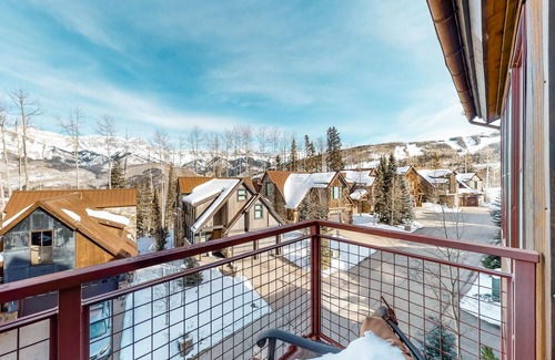 Mountain Village Condo | Warm & comfortable mountain condo in ski-in/out complex with balcony