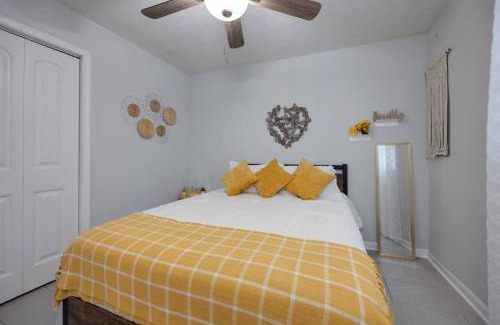 Maplewood Heights House | Warm & Comfy In Nash Tvs In All Rooms Book Now