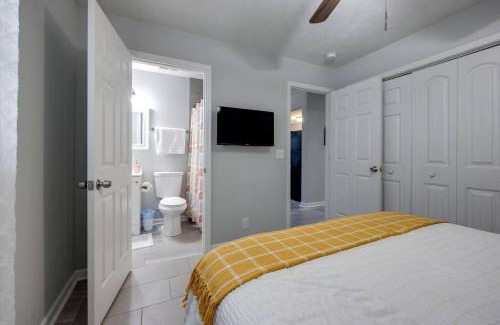Maplewood Heights House | Warm & Comfy In Nash Tvs In All Rooms Book Now