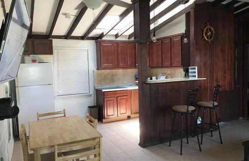 Hawks Park House | Warm & Cozy Cottage at New Smyrna Beach