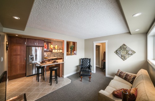 Jasper Place Condo | Warm &Cozy Newly Furnished Suite near Downtown&WEM