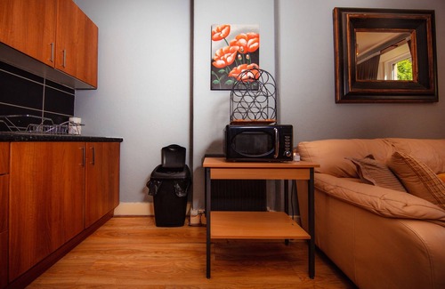 Gifford Apartment | Warm, cozy & relaxed apartment by Holyrood Palace