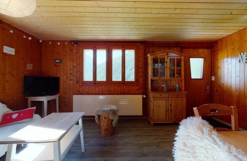Evolene Apartment | Warm family apartment in Evolène, nice outdoor space, view on the mountains