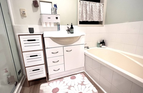 Glen Eden House | Warm house in good Locations fully furnished min stay 30nights