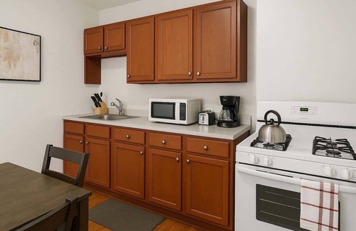 Hermosa Apartment | Warm & Inviting 2BR Apt