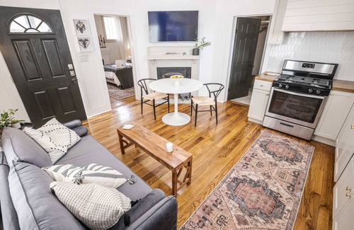 Downtown House | Warm Lafayette Escape Fireplace, Full Kitchen & Free Parking