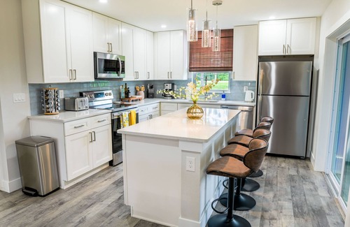 Warm Mineral Springs House | WARM Mineral Spring 3BR/2BA home