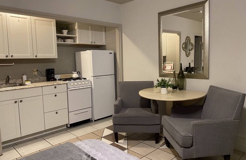 Warm Mineral Springs Apartment | WARM MINERAL SPRINGS MODERN WATERFRONT STUDIO