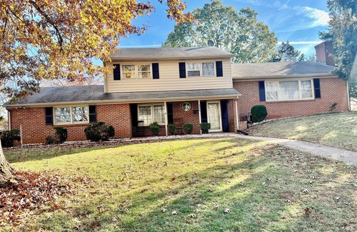 Lynchburg House | Warm- Romantic Ranch House Near to Colleges and Hospitals .