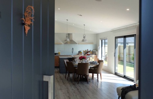 Prebbleton Apartment | Warm Safe Quiet Spacious Family Home, Sleeps 7