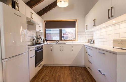 Castle Hill Ski Chalet | Warmest home in the village - stunning mountain views!