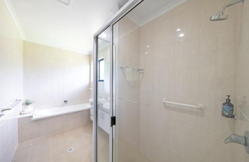 Airlie Beach House | Warren's Place on Airlie