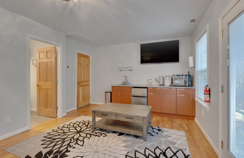 Cary Apartment | Warren Studio @ Greenwood Forest