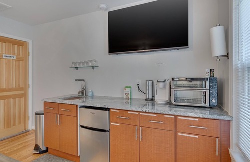 Cary Apartment | Warren Studio @ Greenwood Forest