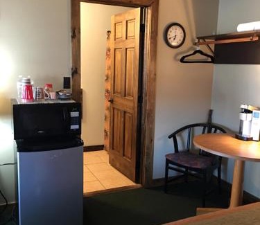 Warrensburg Hotel | Warrensburg Inn & Suites - 6 Mi to Lake George