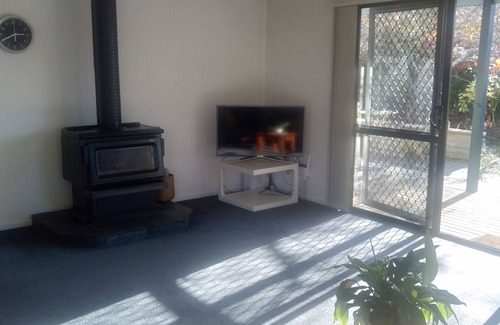 Warrington House | Warrington, Blueskin Bay, close to Dunedin, cosy home close to the beach and bay
