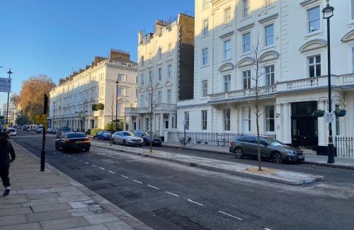 Warwick Apartment | Warwick Square