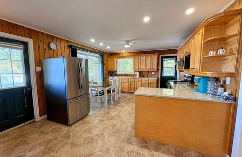 Springfield House | Washademoak Lakefront Escape with Hot Tub and Outdoor Kitchen