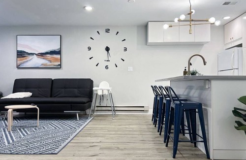 Jersey City Apartment | Washer Dryer King Beds Crib NYC&EWR 6ppl