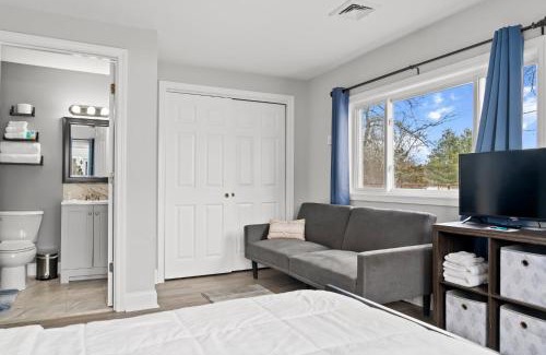 Norwell Hotel | Washington Park Motel Deluxe Suite