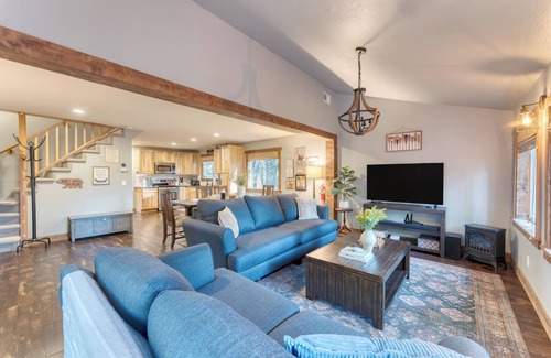 Sunnyside House | Washoe Way by AvantStay | Luxury Tahoe Retreat | A+ Location w/Beach Access