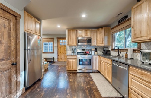 Sunnyside House | Washoe Way by AvantStay | Luxury Tahoe Retreat | A+ Location w/Beach Access