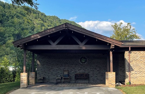 Elizabethton House | Watauga River Riverfront Paradise On Upper End Of River 8+ Acre Private Estate