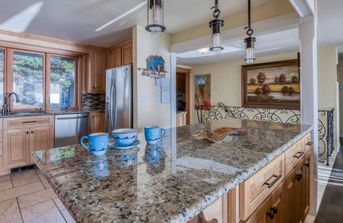 Depoe Bay House | Watch the waves at this Oceanfront Home-Hot Tub, Amazing Views and Pet Friendly!