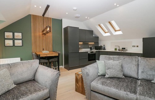 Backbarrow Apartment | Watch Tree Apartment