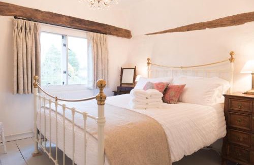 Ipswich House | Water Cottage, a perfect ancient House in Suffolks prettiest tiny village